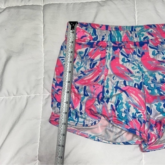 Lilly Pulitzer Hazelle Stretch Short Coral Cracked Up Print Size 00 - Picture 7 of 7